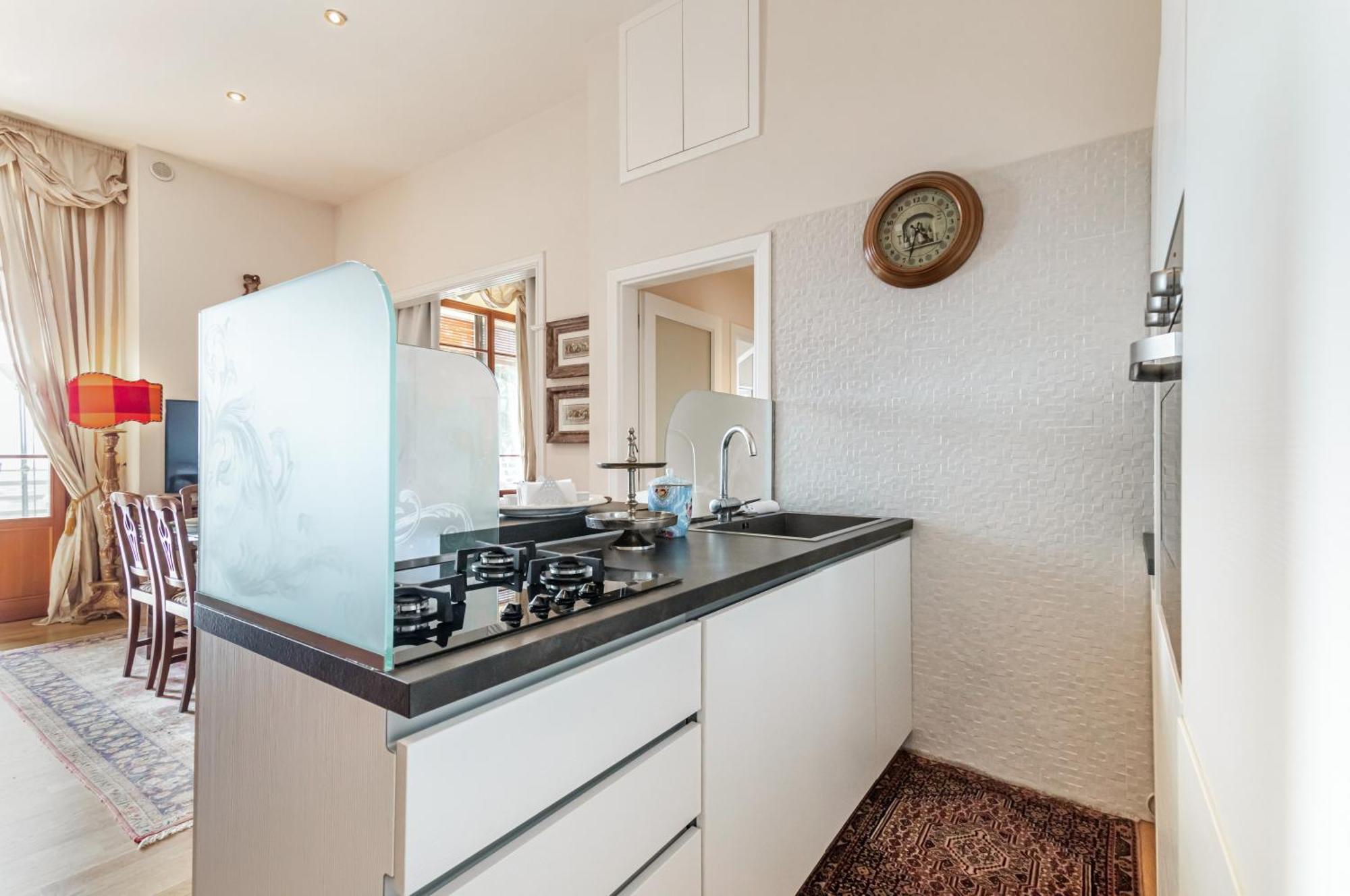 Porta Tufi Luxury Apartment With Private Parking! Siena Exterior photo