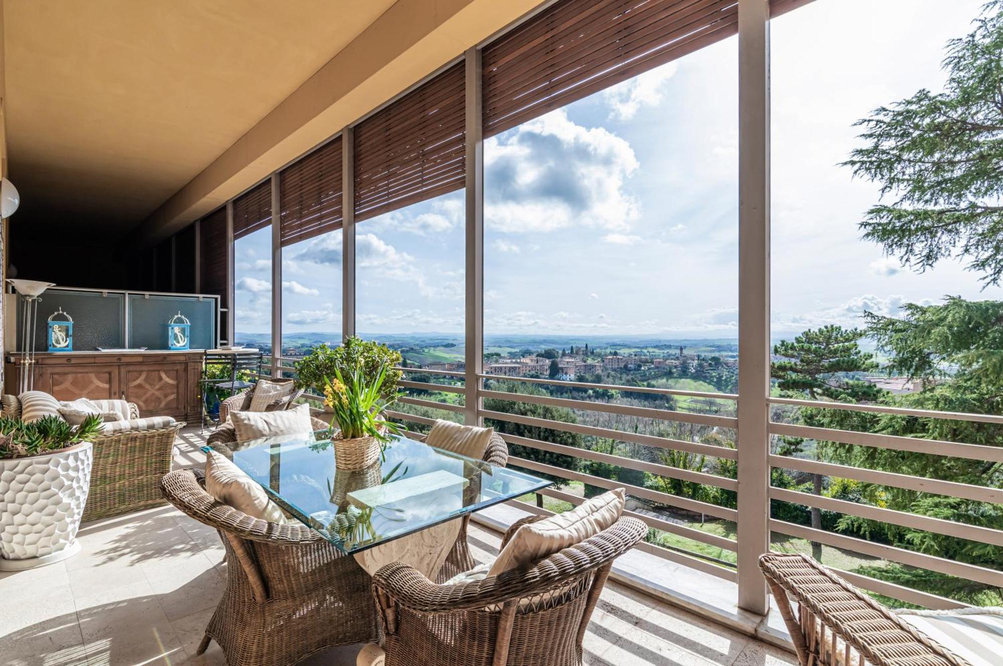 Porta Tufi Luxury Apartment With Private Parking! Siena Exterior photo