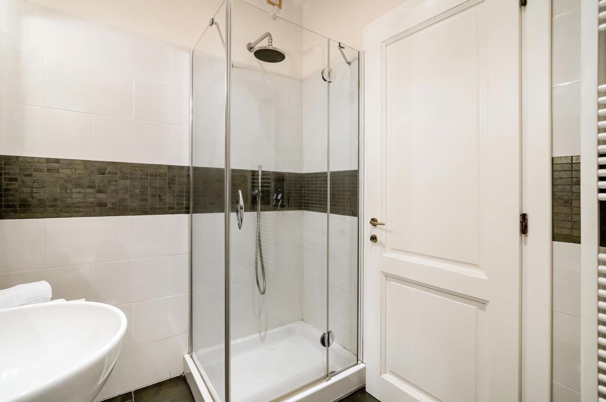 Porta Tufi Luxury Apartment With Private Parking! Siena Exterior photo